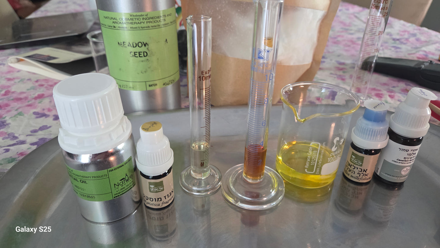 Blue Yarrow, Nutmeg, Elemi & Agarwood Organic Soap | סבון יארו כחול, אגוז מוסקט, אלמי ועוד